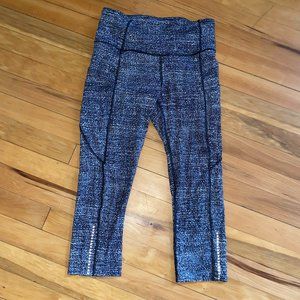 Lululemon Black & White Print Cropped Leggings, Size 6